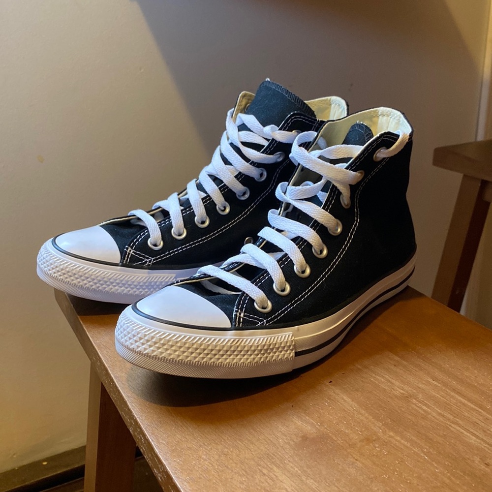 Black high top converse - size 9 womens. Brand new.